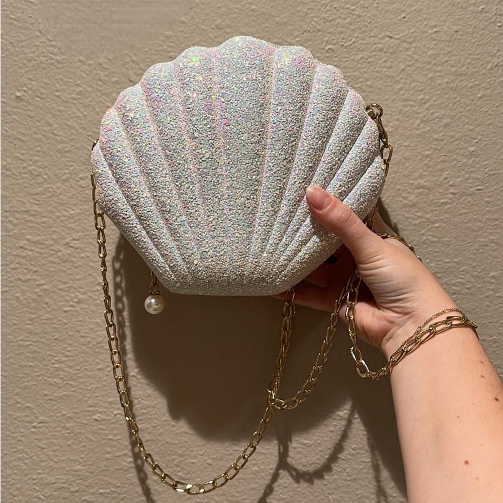 Glitter shell purse